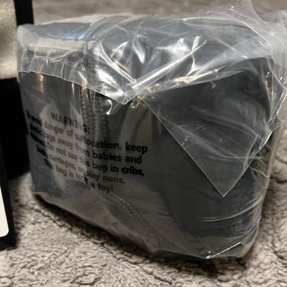 NIB. Travel neck pillow - Picture 5 of 5